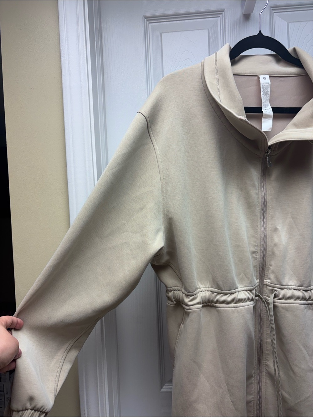Lululemon Softstreme Cinch-Waist Full-Zip Jacket Bone Beige Size 14 - Picture 4 of 10